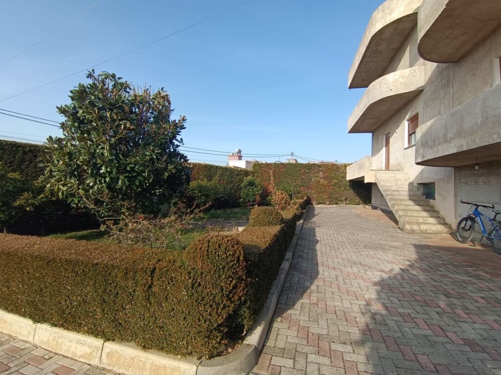 Terraced villa for sale in Durres 10 minutes from the beach 605 000Eur 605 000EUR