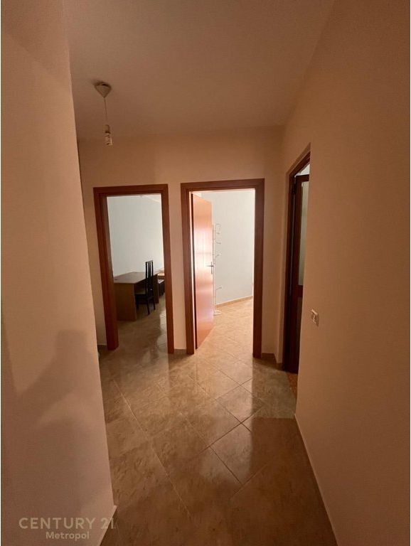 Shitet apartament 2+1 në zonën e misto mame