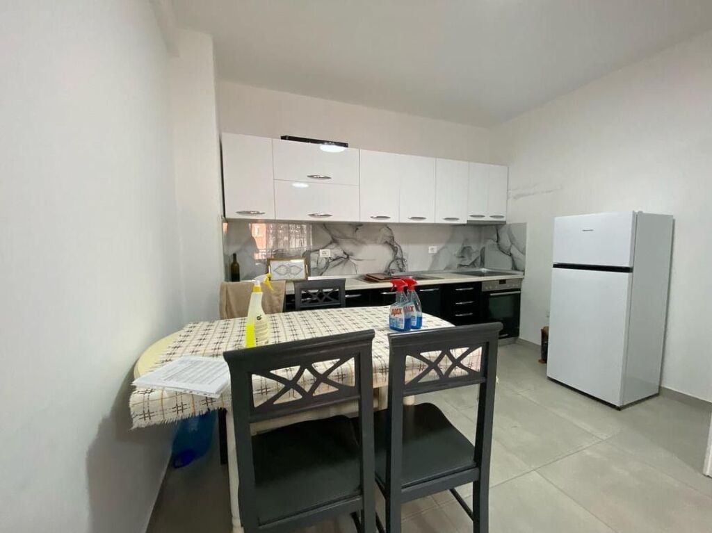 1+1, te vila L 2, 450 euro, me parkim
