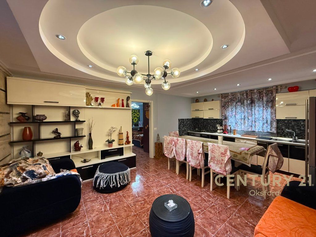 OCCASION!!! 2+1 apartment for sale by the road Dritan Hoxha