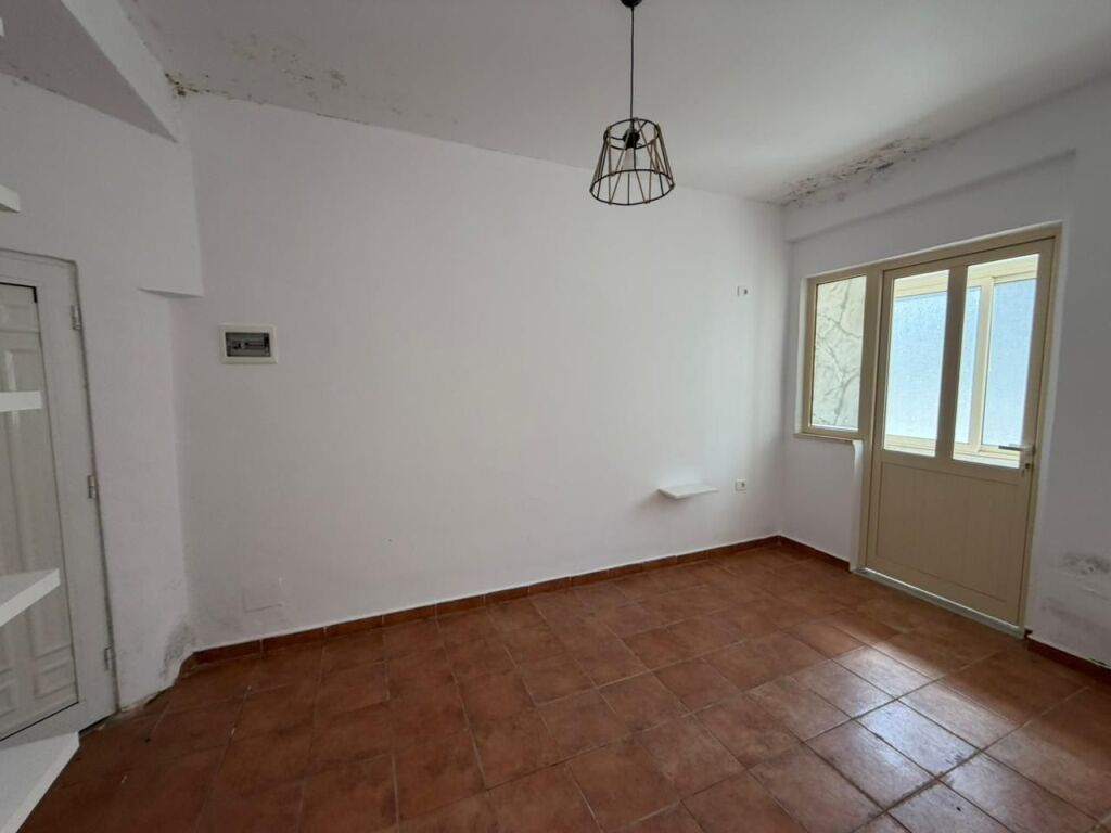 Shitet ambient biznesi në Golem – Pozicion i favorshëm pranë Hotel Bonites