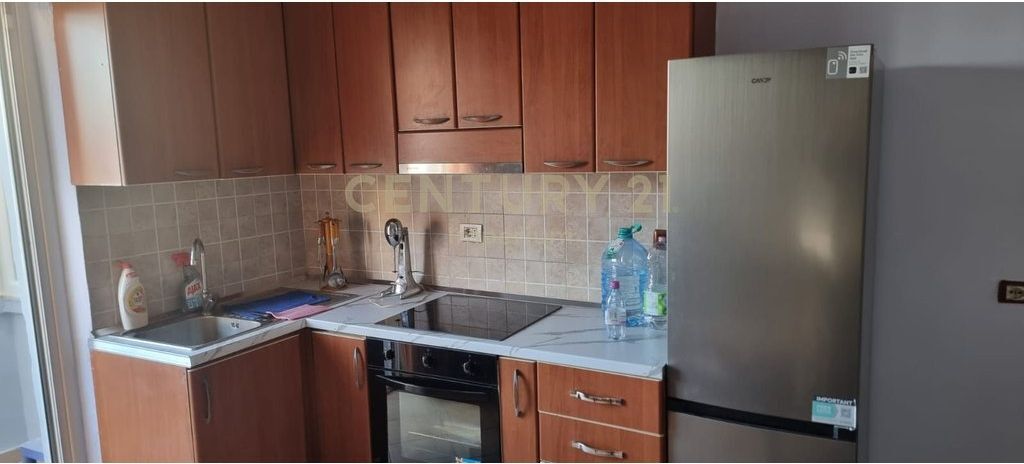 Apartament 2+1 për Qira në Kombinat!