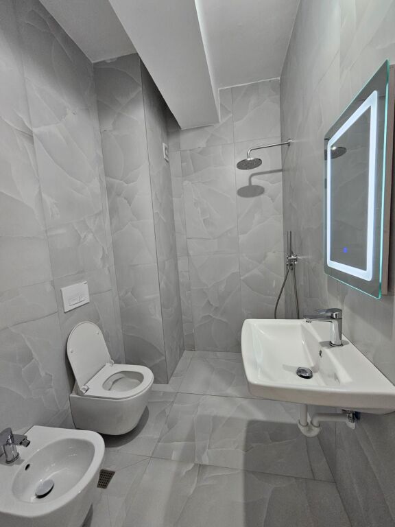 Jepet me qera  apartament 1+1 ne Ali dem