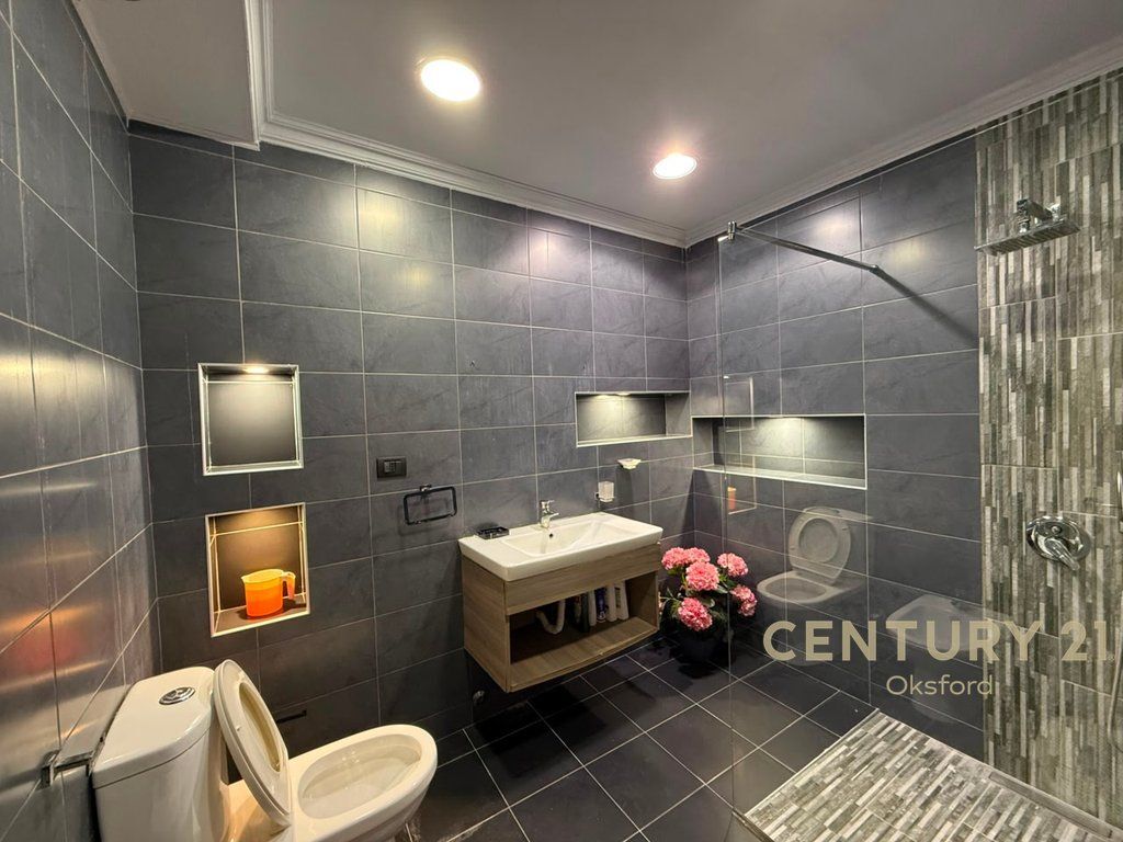 OCCASION!!! 2+1 apartment for sale by the road Dritan Hoxha