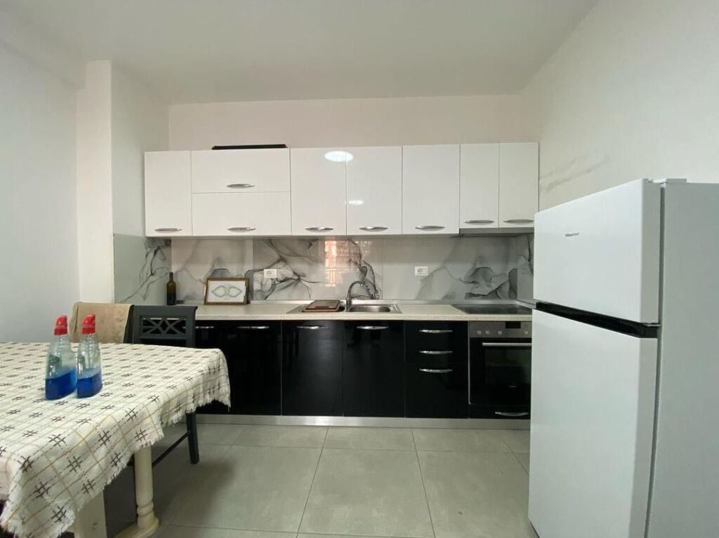 1+1, te vila L 2, 450 euro, me parkim