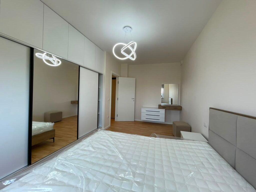 Apartament 2+1+Parking per qira tek Liqeni i Thate.