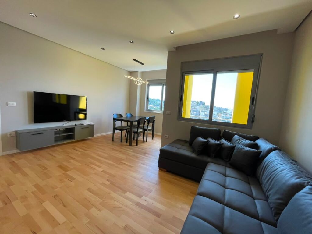 Apartament 2+1+Parking per qira tek Liqeni i Thate.