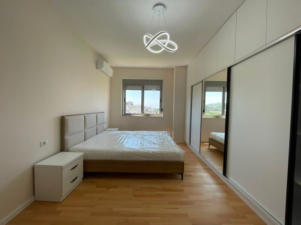 Apartament 2+1+Parking per qira tek Liqeni i Thate.