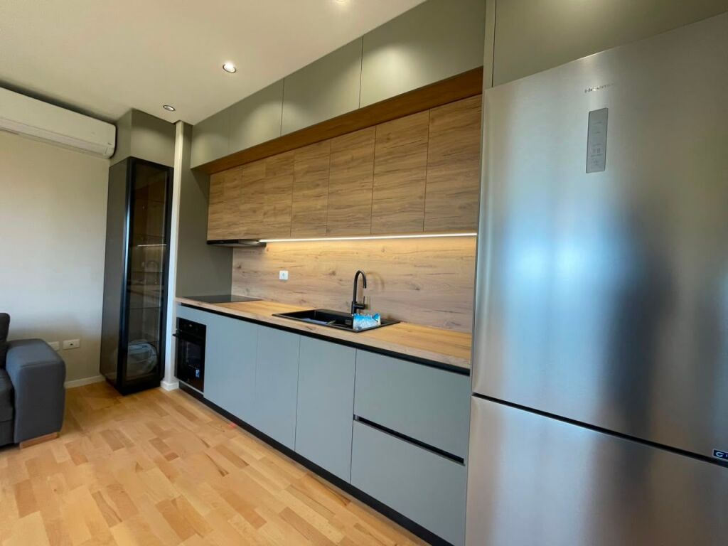 Apartament 2+1+Parking per qira tek Liqeni i Thate.