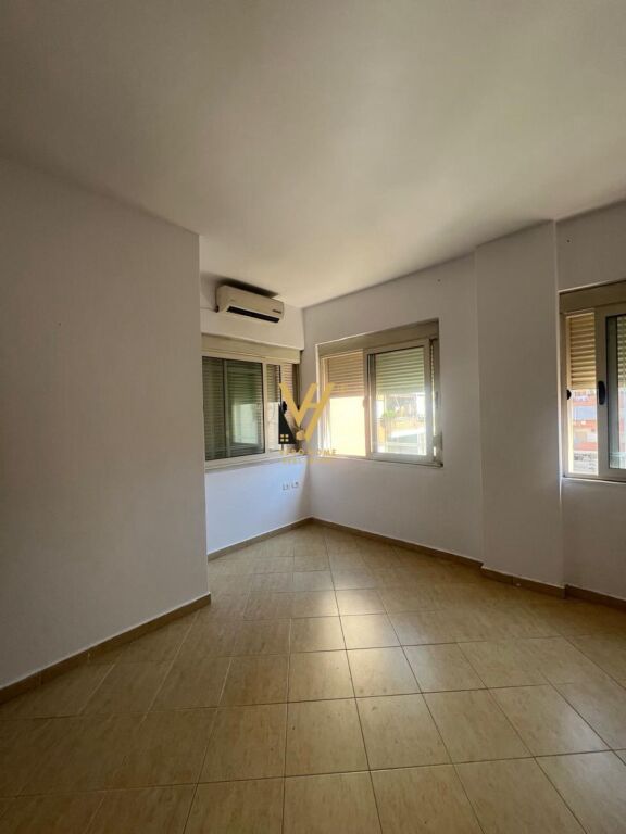 JEPET APARTAMENT 2+1+BLK ME QIRA TE KOMUNA E PARISIT 45.000 LEKE