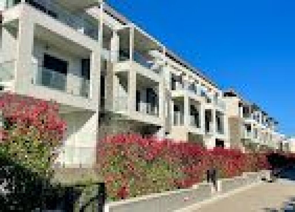 Shitet, Triplex 4+1+3+4 Poste Parkimi, Grey Stone Residence , Liqeni i Thatë