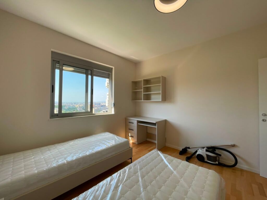 Apartament 2+1+Parking per qira tek Liqeni i Thate.