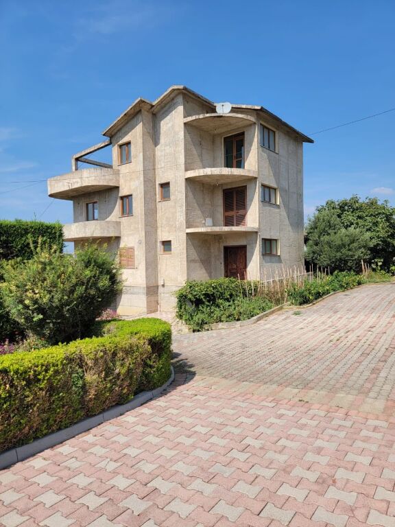 Terraced villa for sale in Durres 10 minutes from the beach 605 000Eur 605 000EUR