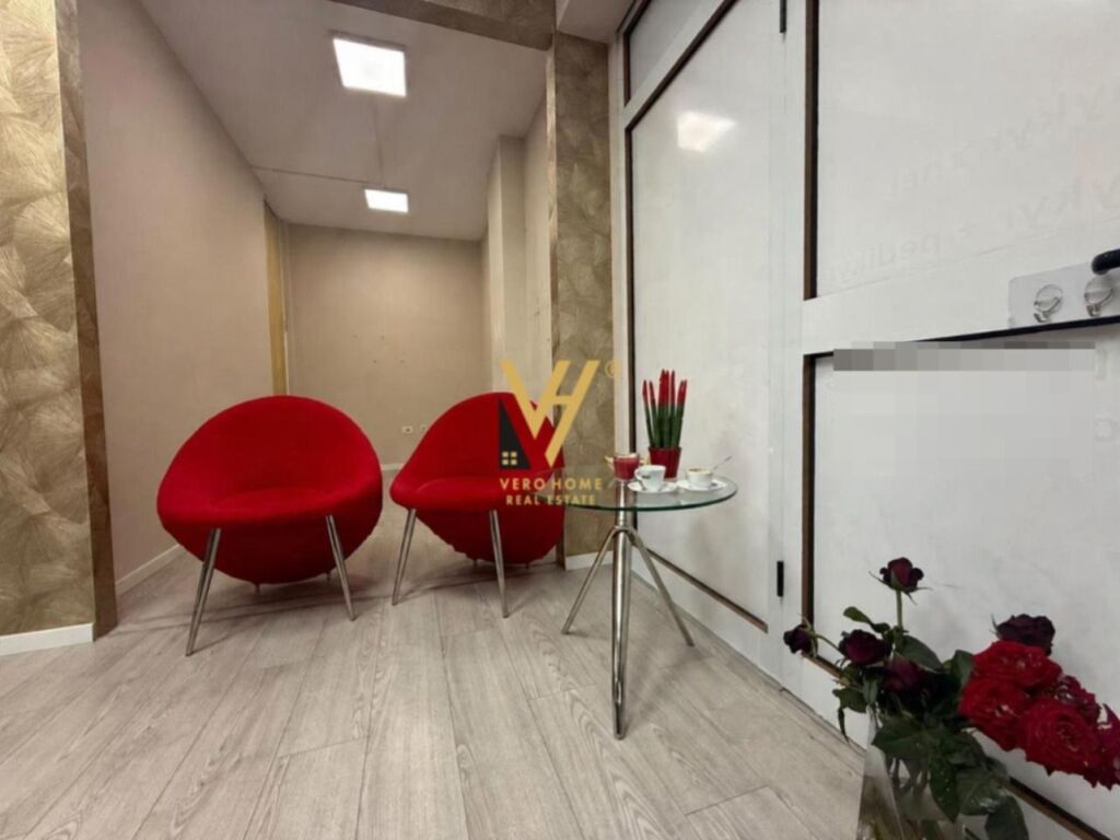 COMMERCIAL SPACE FOR SALE 41 M2 ON KAVAJA STREET 122,000 EURO