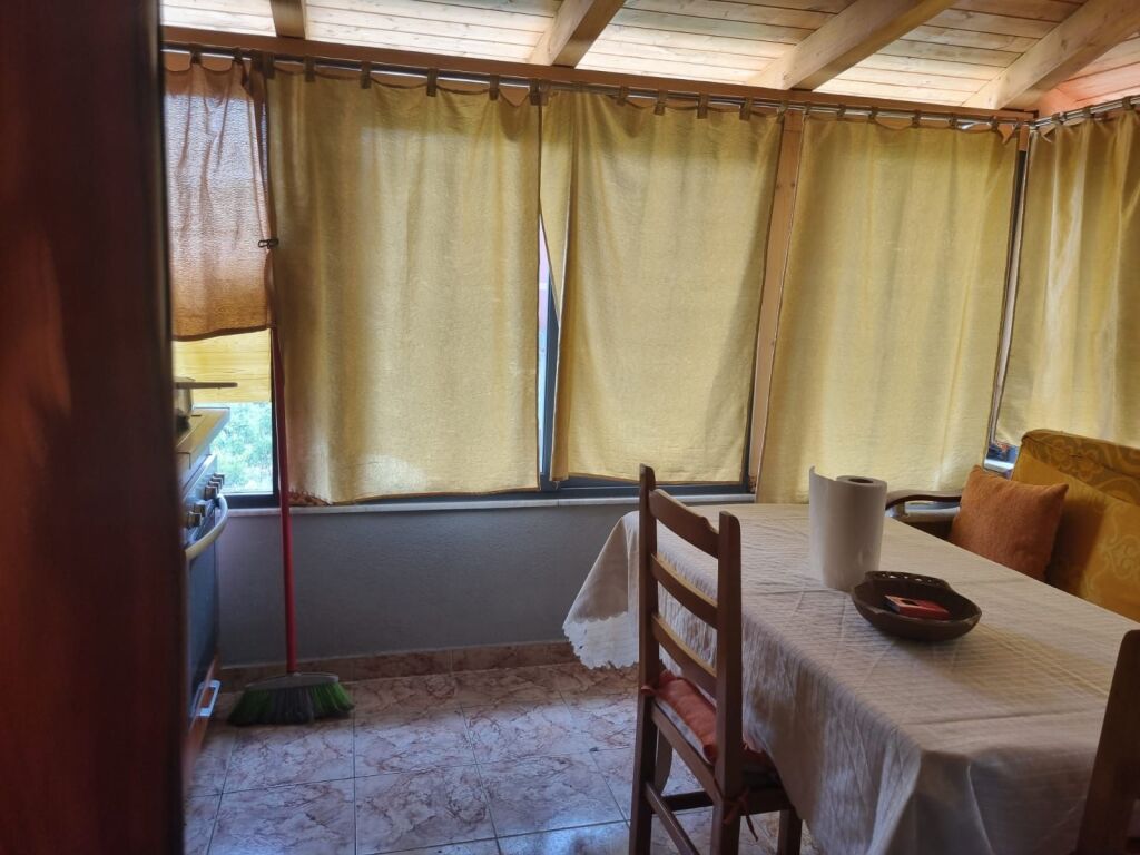 1+1,piano villa,vicino al ex smt ja,300 mila lek