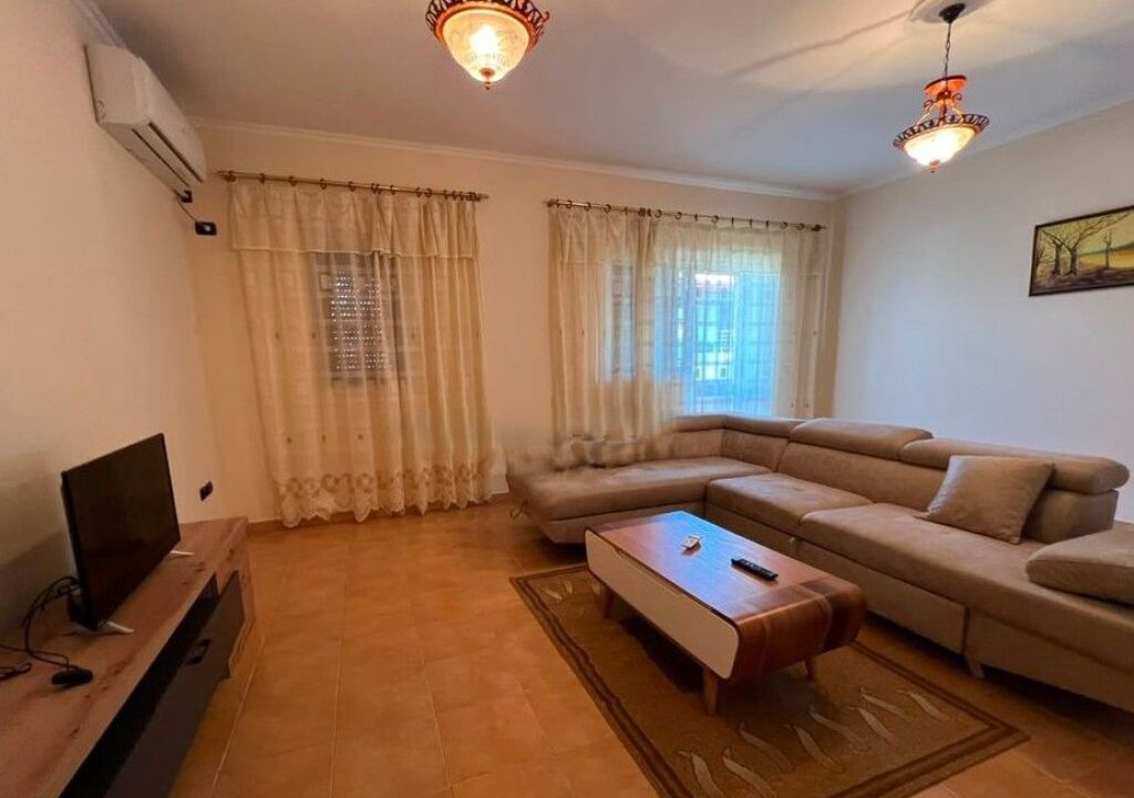 Jepet me qira apartament 2+1+2 ne Porcelan