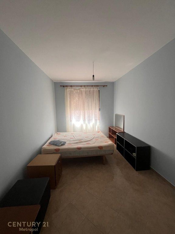 Shitet apartament 2+1 në zonën e misto mame