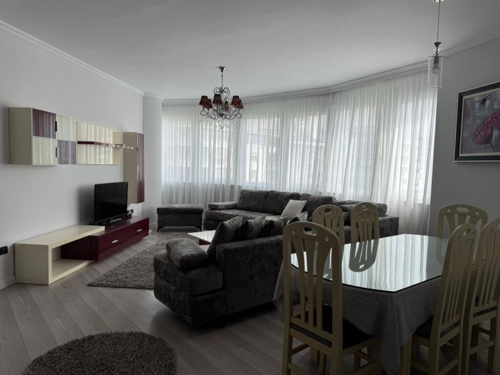Appartamento 3+1 in affitto in Via Kavaja.