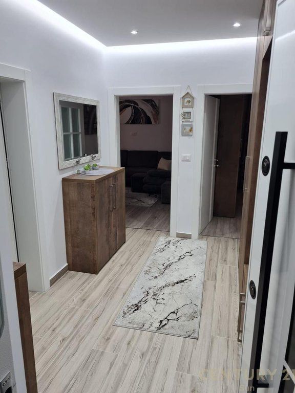 JEPET ME QIRA 2+1 PRANE "RESTORANT DURRESI" SUN142483