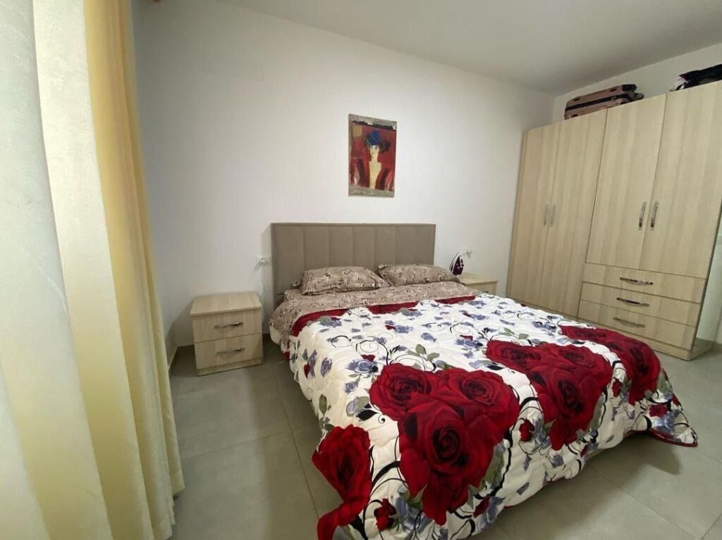 1+1, te vila L 2, 450 euro, me parkim