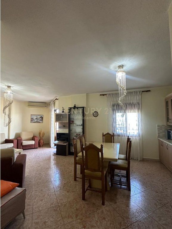 Apartment 2+1+2 For Rent at the Fruit and Vegetable Market, Durrës - 450€ | 138 m²