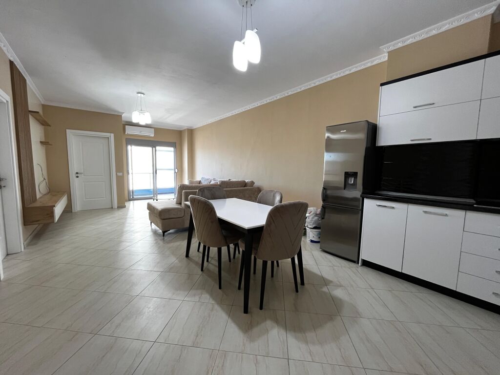Per qira Apartament 2+1 perballe stacionit te Trenit-Jedas, Durres.