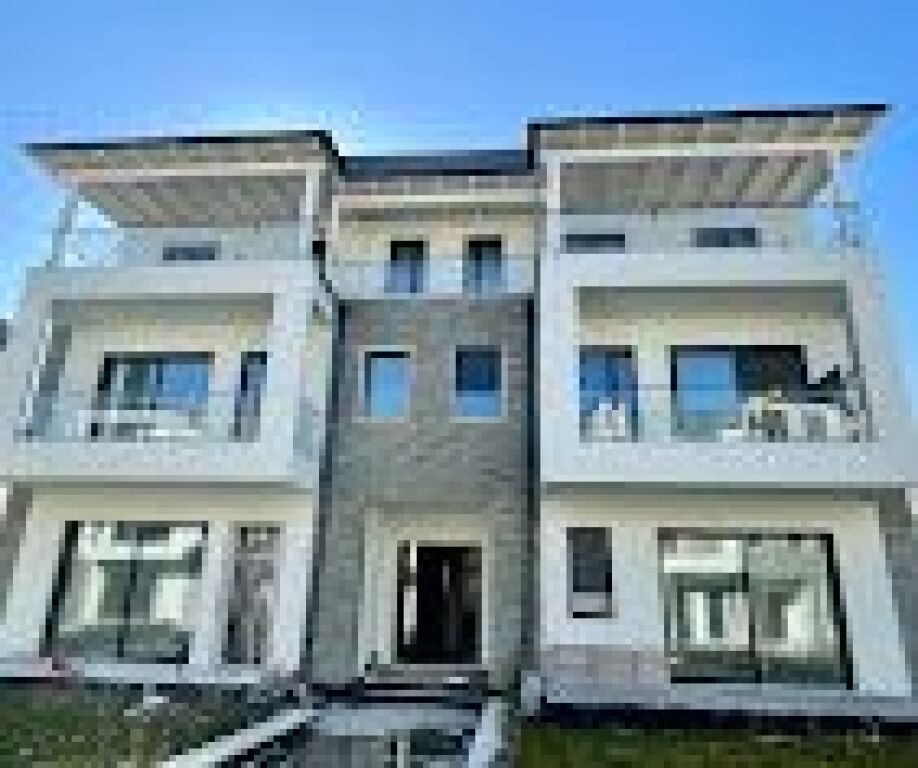 Shitet, Triplex 4+1+3+4 Poste Parkimi, Grey Stone Residence , Liqeni i Thatë