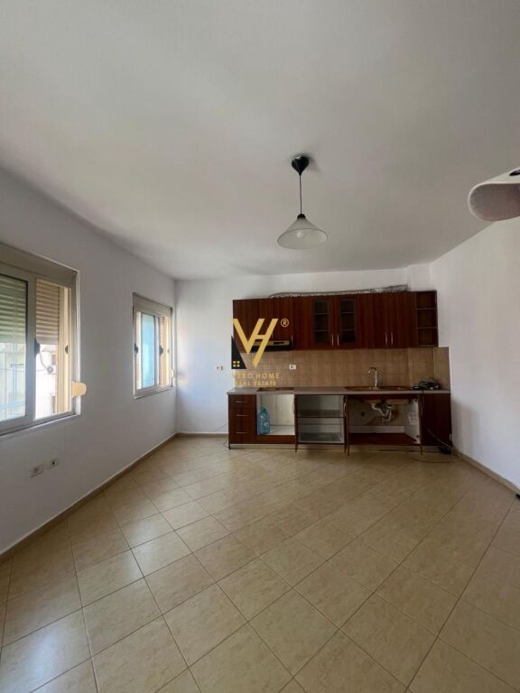 JEPET APARTAMENT 2+1+BLK ME QIRA TE KOMUNA E PARISIT 45.000 LEKE