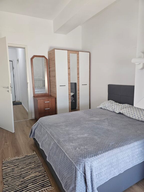 Jepet me qera  apartament 1+1 ne Ali dem