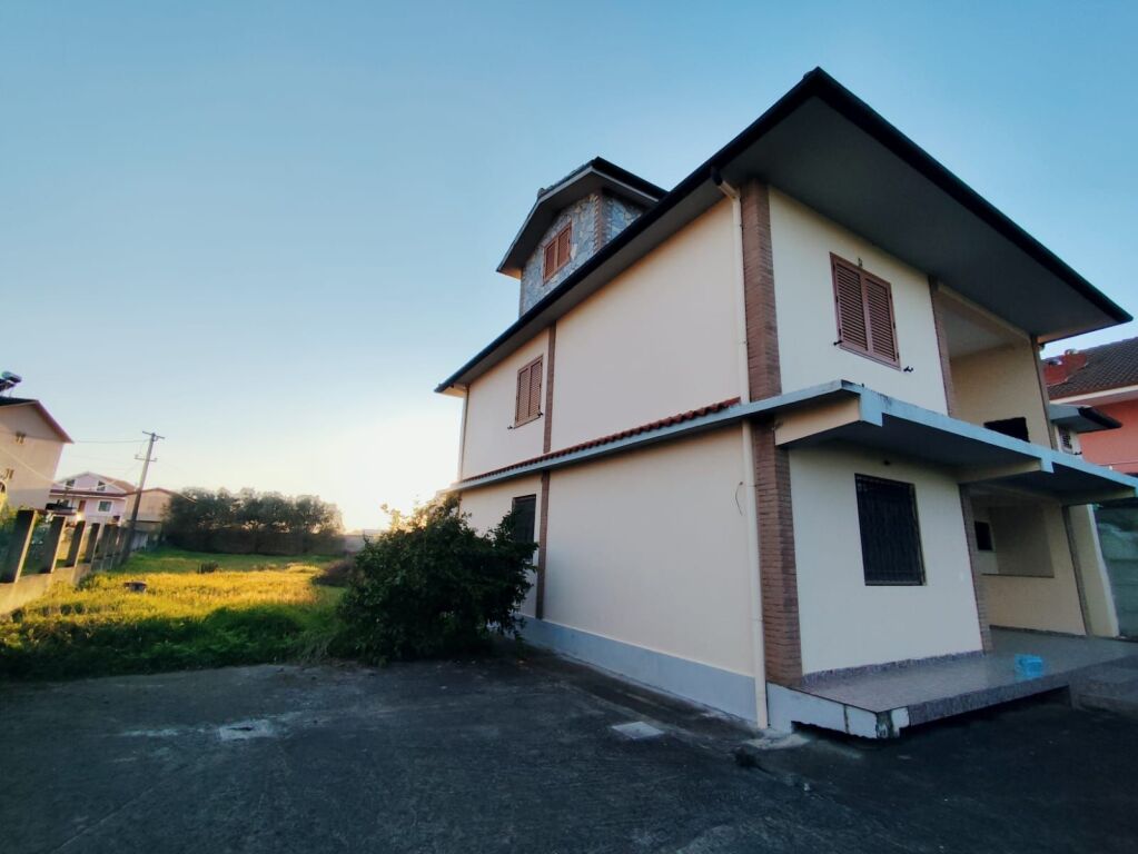 villa for sale in Preze