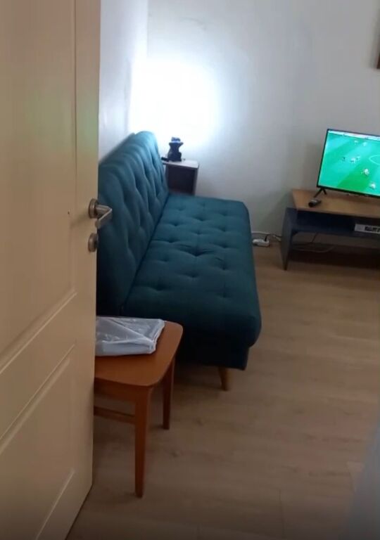 21-Dhjetori, jepet me qera apartament 2+1 !