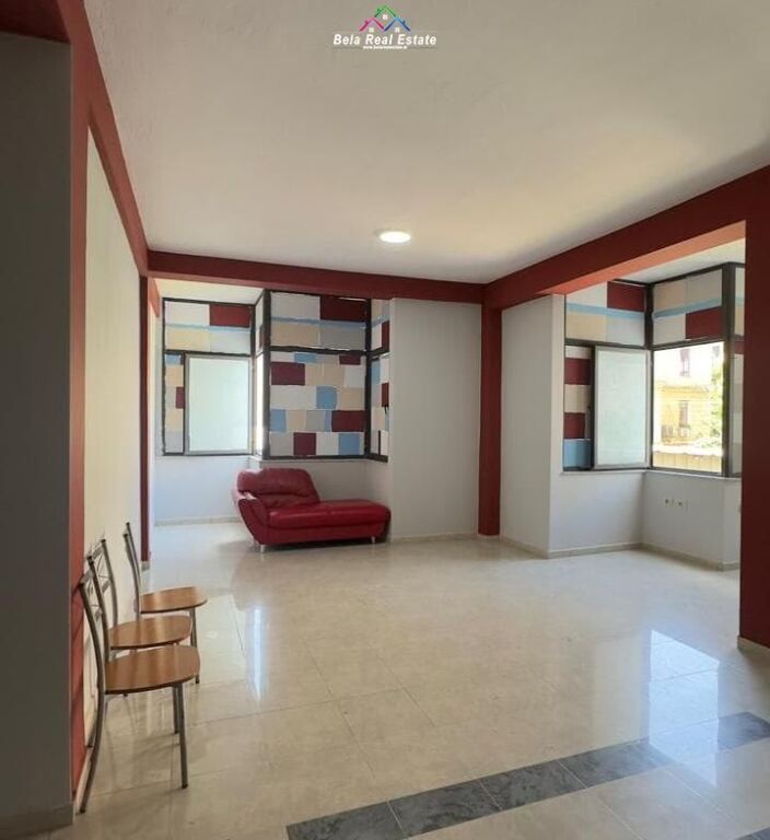 Ufficio in Affitto in Via Durazzo (ID BZ2744) Tirana