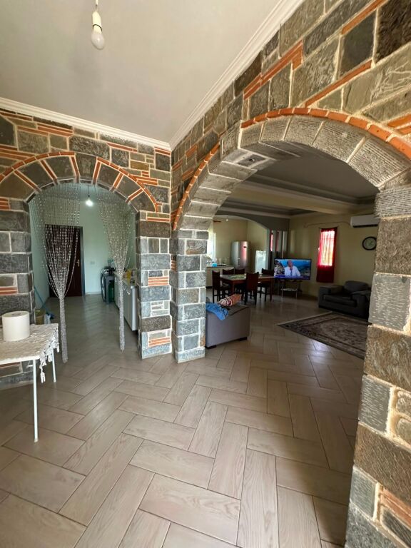 🏡✨ VILLA SU DUE PIANI IN VENDITA VICINO A UNIVERS CITY – OPPORTUNITÀ DI INVESTIMENTO RARA! ✨🏡