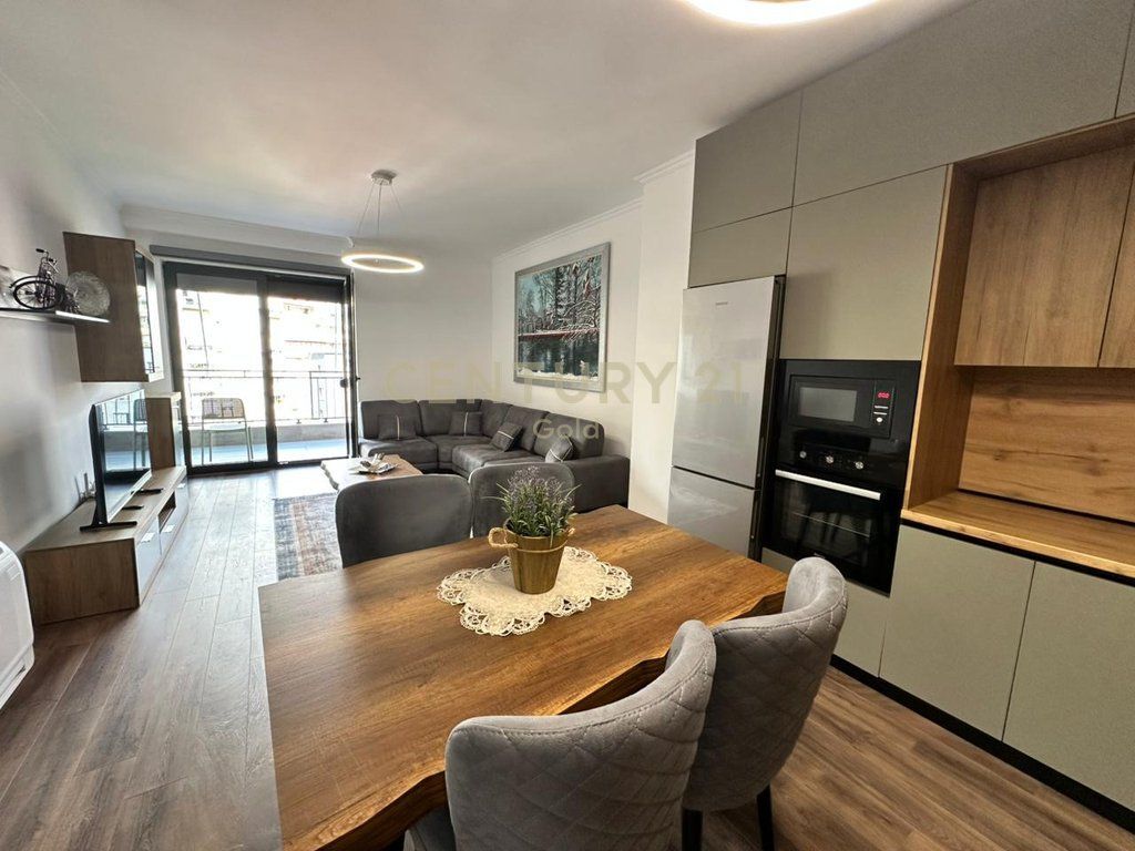 FOR RENT MODERN APARTMENT 2+1+2 + PARKING SPACE NEAR THE NEW MARKET! 1,300 €