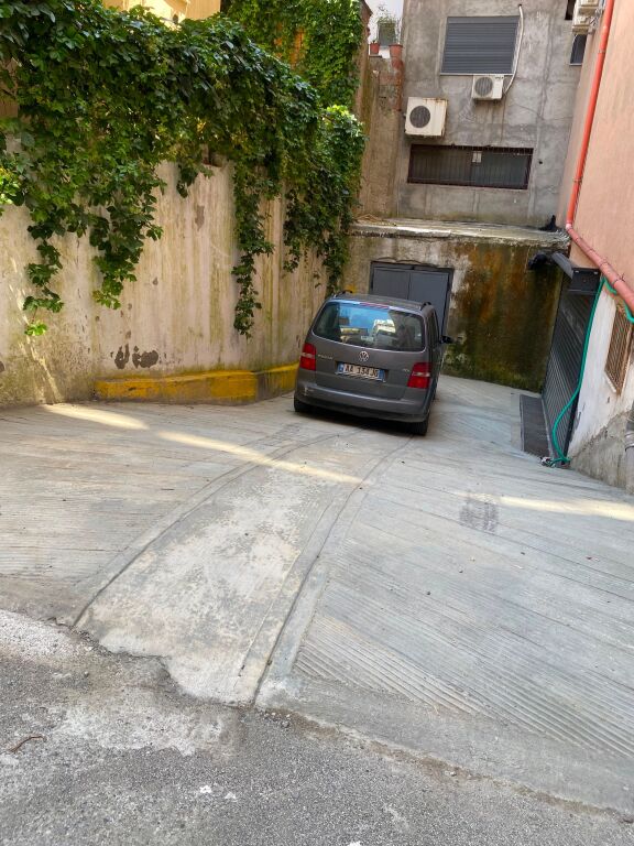 Shiten 8 post parkime, Kazazi Durres