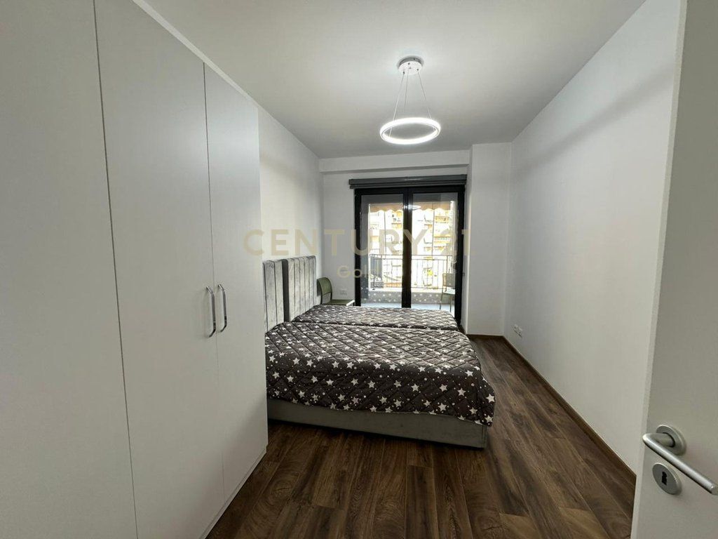 FOR RENT MODERN APARTMENT 2+1+2 + PARKING SPACE NEAR THE NEW MARKET! 1,300 €