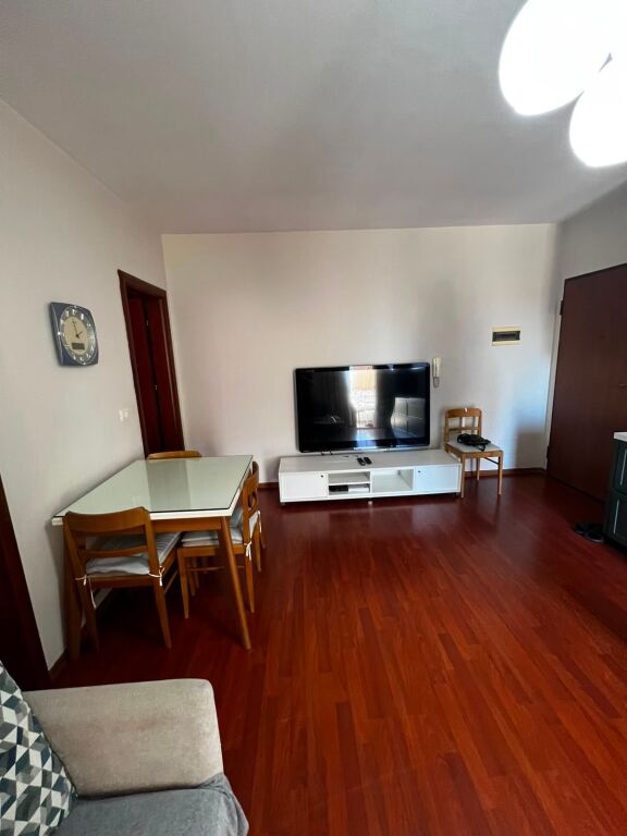 Rruga e Barrikadave, apartament 1+1 me qira - Widok 3
