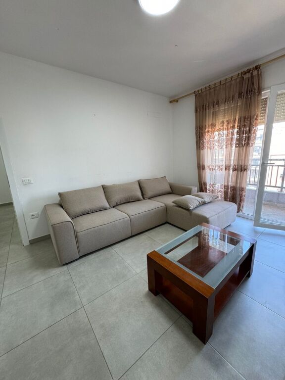 1+1, villa L 2 Astir, con parcheggio, 450 euro