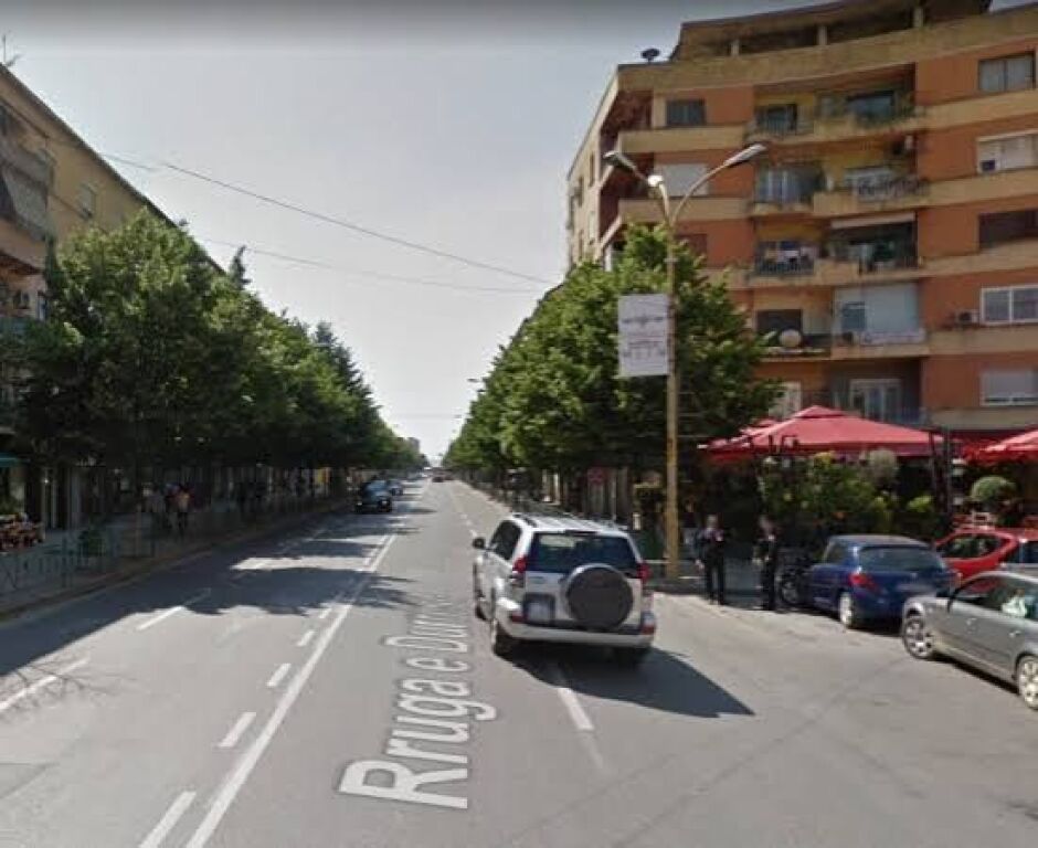 Shop (semi-basement) on Durres Street