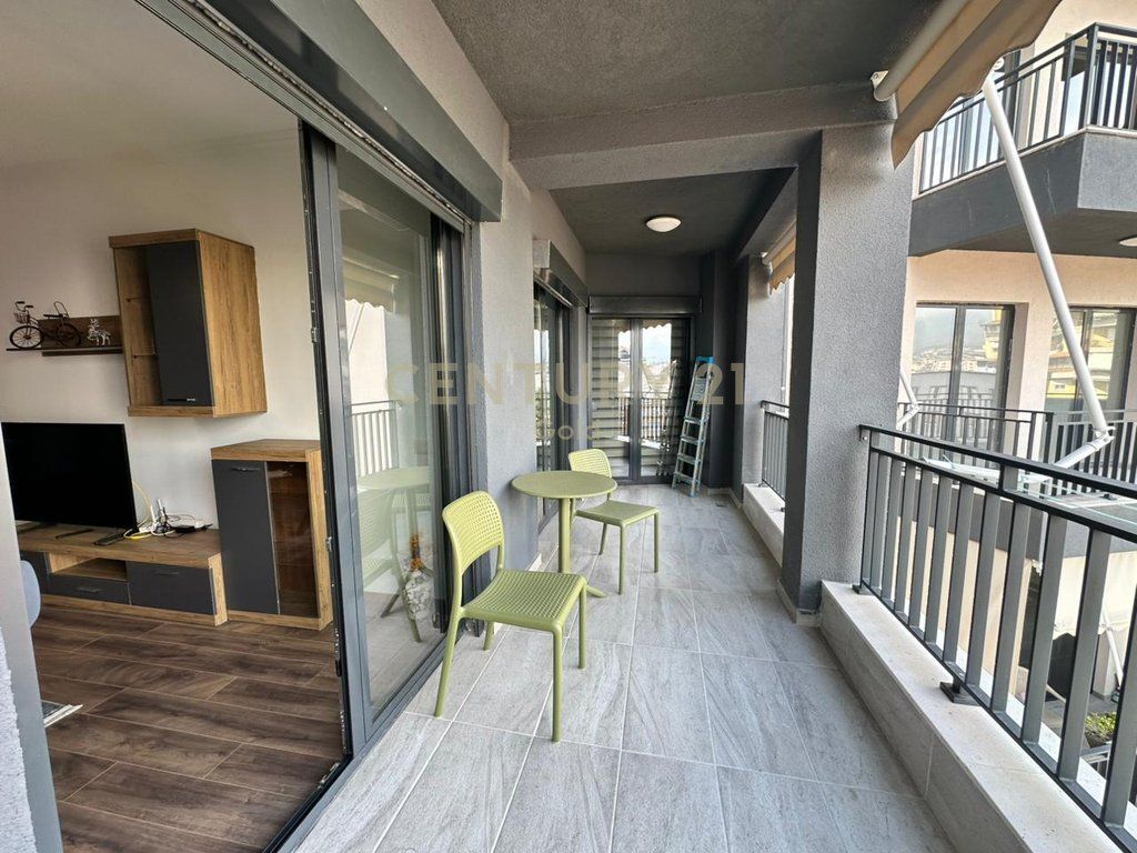 FOR RENT MODERN APARTMENT 2+1+2 + PARKING SPACE NEAR THE NEW MARKET! 1,300 €