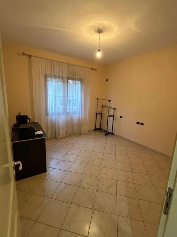 Affitto | Vilë 2 + 1 | Kodra E. Priftit | 450 €/mese