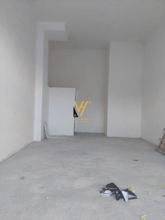 SHOP FOR RENT 40 M2 AT XHAMLLIKU 48,000 LEKE