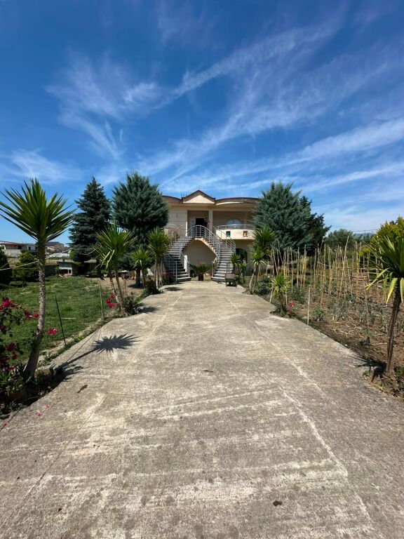 🏡✨ VILLA SU DUE PIANI IN VENDITA VICINO A UNIVERS CITY – OPPORTUNITÀ DI INVESTIMENTO RARA! ✨🏡