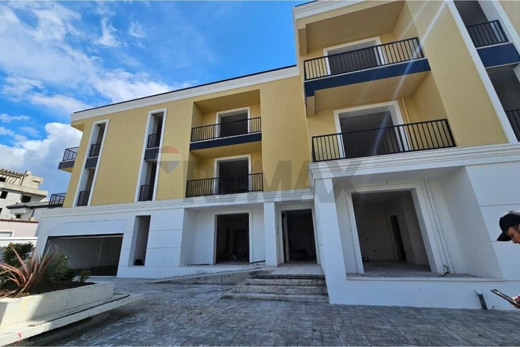 2+1 Apartment for Sale in Complex in Sauk.