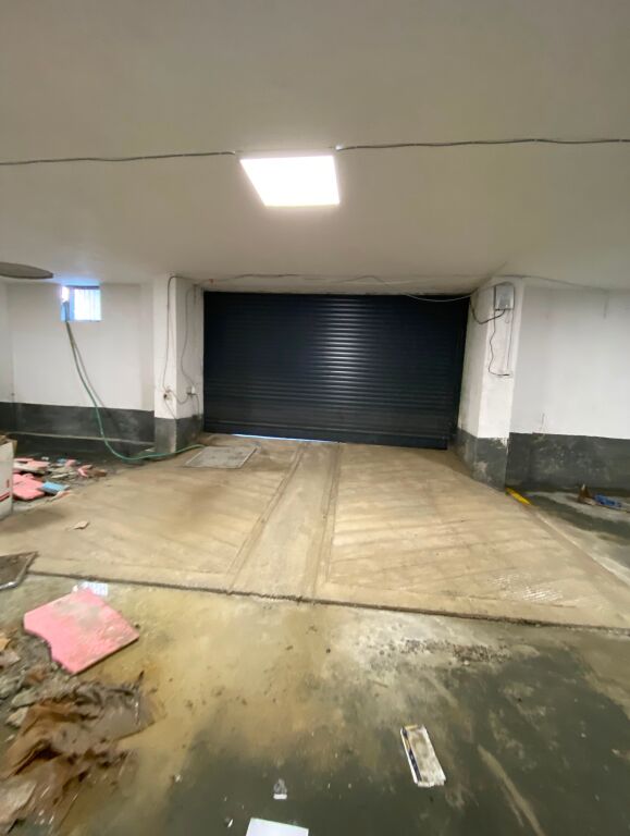 Shiten 8 post parkime, Kazazi Durres