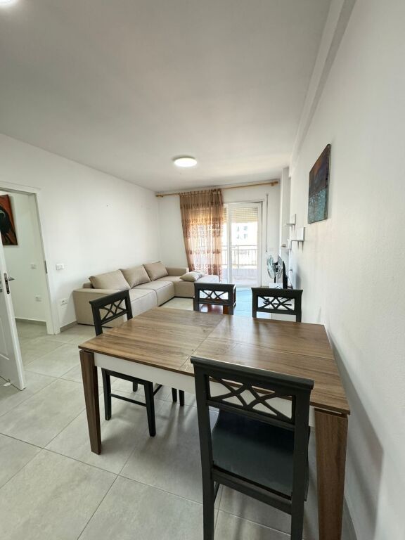1+1, villa L 2 Astir, con parcheggio, 450 euro