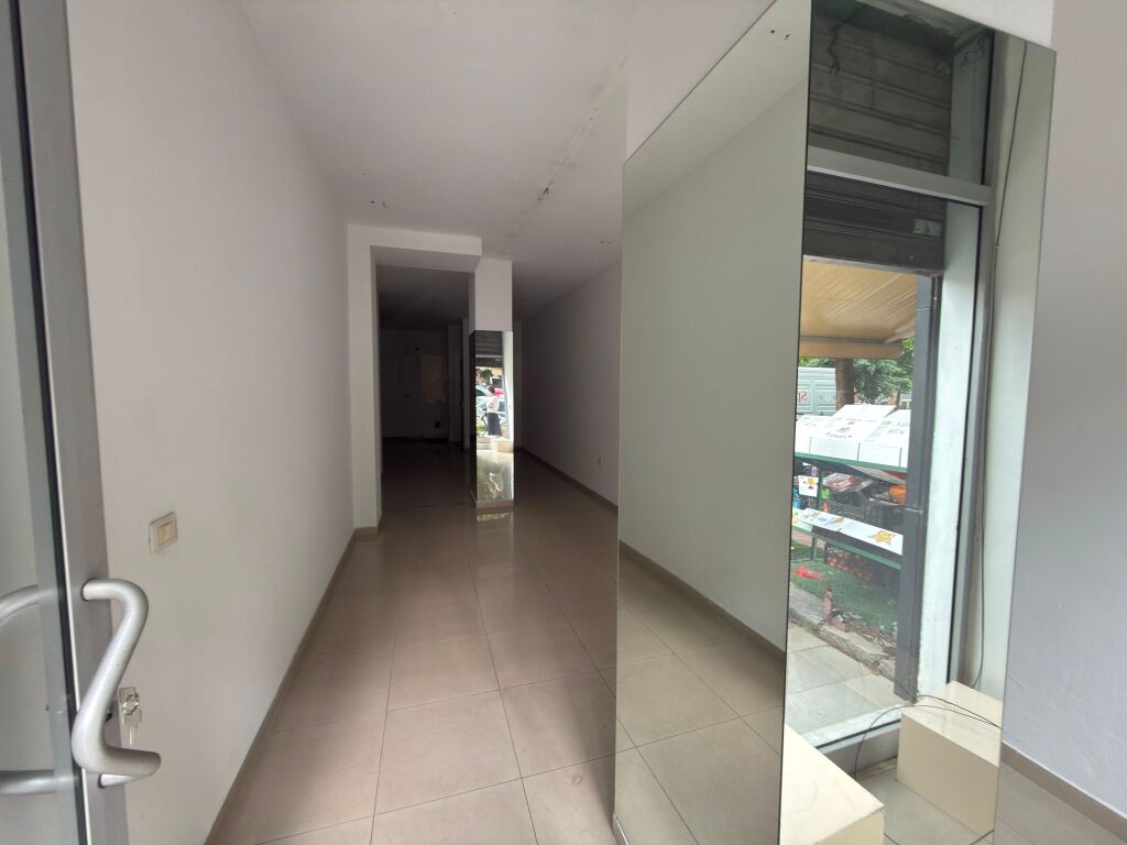 Premises for rent Commune of Paris