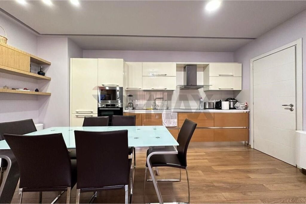 Apartment 3+1+2 for sale in Lapraka!