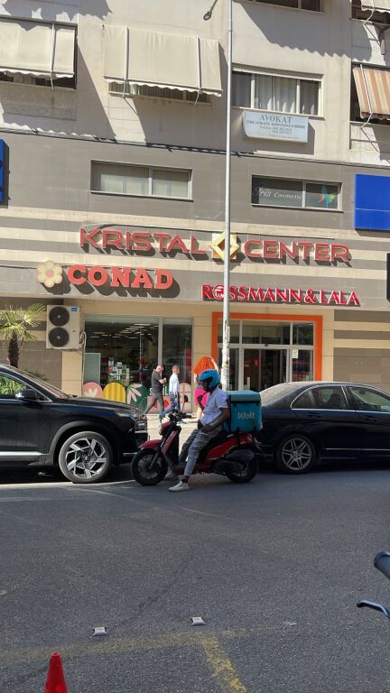 Shop for rent open Space in Komuna e Parisit