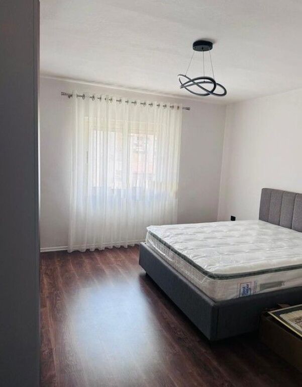 Apartament 1+1 Me Qira te Rruga Durresit